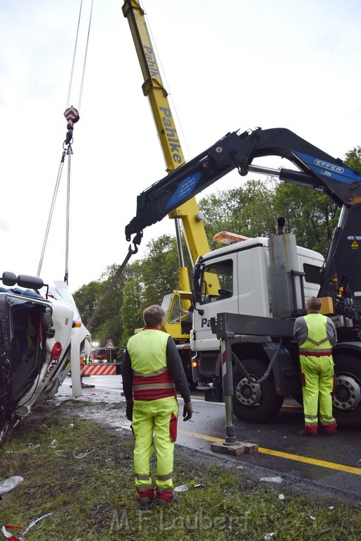 VU Gefahrgut LKW umgestuerzt A 4 Rich Koeln Hoehe AS Gummersbach P411.JPG - Miklos Laubert